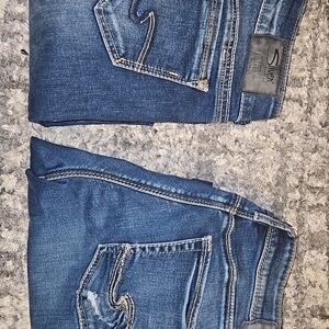 Women’s Jeans Bundle – 2 Pairs Like New Size _27 & 28__ ( Silver Jeans)